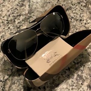 Burberry aviator sunnies